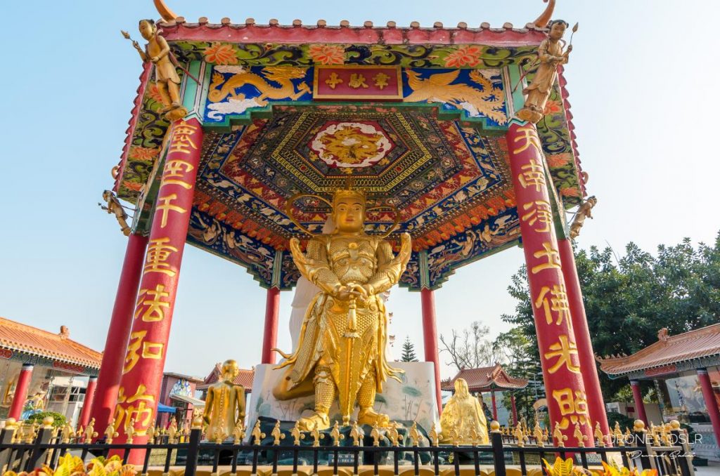 https://mdw-travel-data-us-east-1.s3.amazonaws.com/img/country/China/Ten-Thousand-Buddhas-Monastery/img_05.jpg
