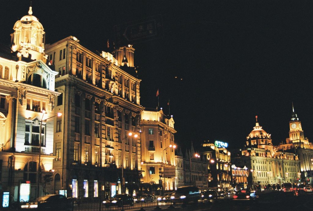 https://mdw-travel-data-us-east-1.s3.amazonaws.com/img/country/China/The-Bund/img_02.jpg