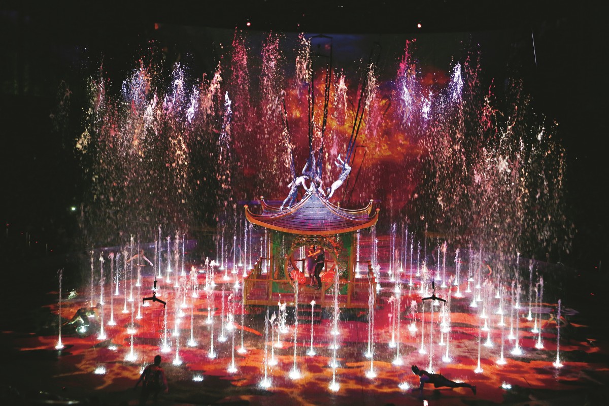 https://mdw-travel-data-us-east-1.s3.amazonaws.com/img/country/China/The-House-of-Dancing-Water/img_01.jpg