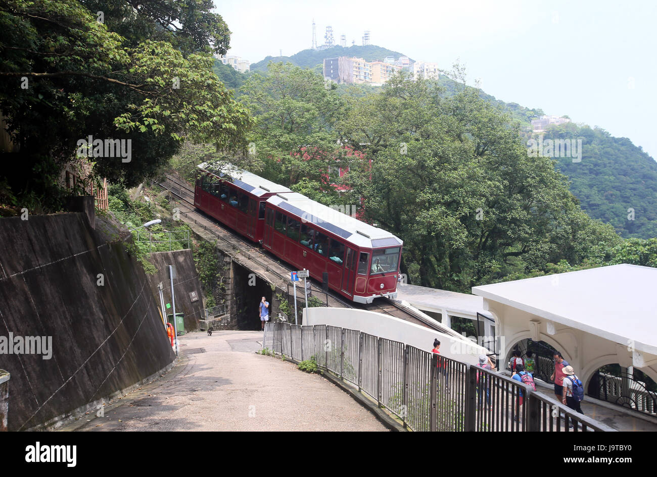 https://mdw-travel-data-us-east-1.s3.amazonaws.com/img/country/China/The-Peak-Tram/img_04.jpg