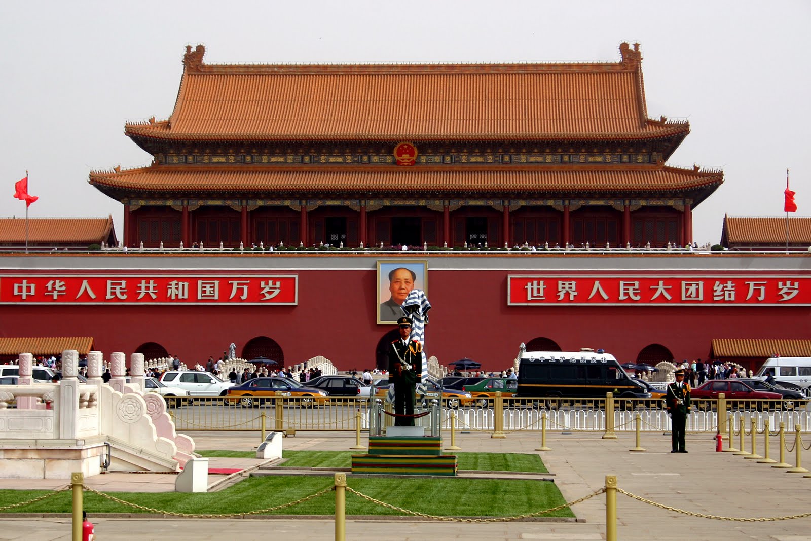 https://mdw-travel-data-us-east-1.s3.amazonaws.com/img/country/China/Tiananmen-Square/img_05.jpg