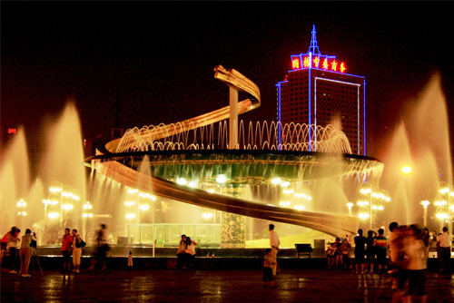 https://mdw-travel-data-us-east-1.s3.amazonaws.com/img/country/China/Tianfu-Square/img_01.jpg
