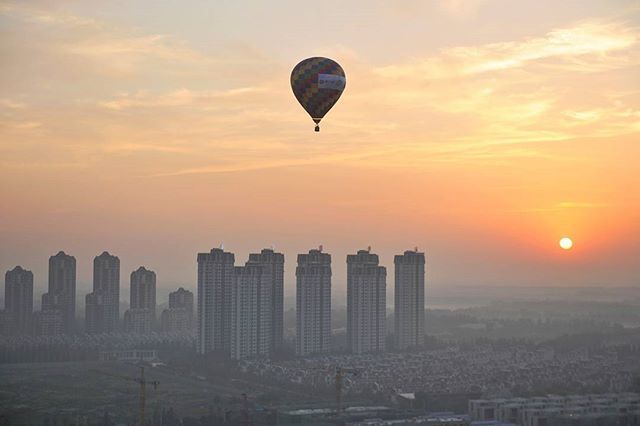 https://mdw-travel-data-us-east-1.s3.amazonaws.com/img/country/China/Tianjin-International-Hot-Air-Balloon-Festival/img_03.jpg