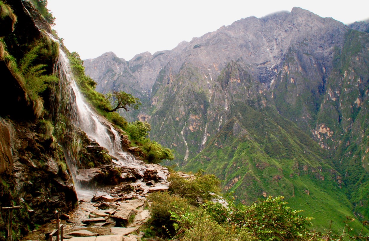 https://mdw-travel-data-us-east-1.s3.amazonaws.com/img/country/China/Tiger-Leaping-Gorge/img_01.jpg