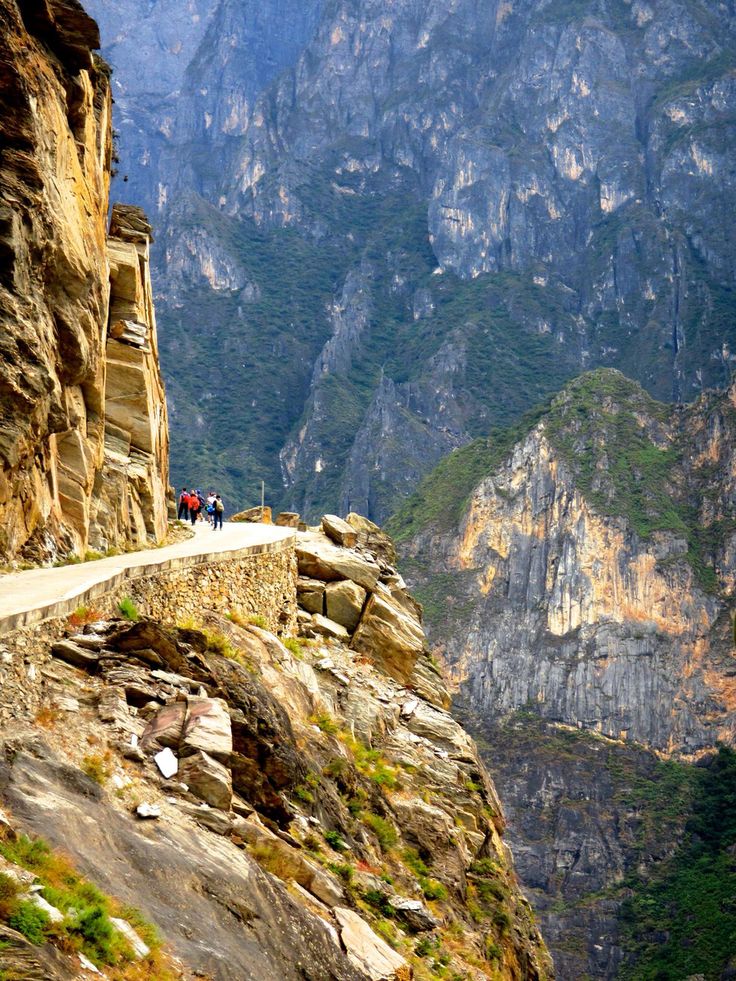 https://mdw-travel-data-us-east-1.s3.amazonaws.com/img/country/China/Tiger-Leaping-Gorge/img_03.jpg