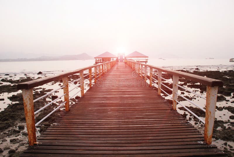 https://mdw-travel-data-us-east-1.s3.amazonaws.com/img/country/China/Trestle-Bridge/img_00.jpg