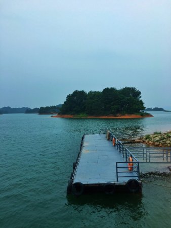 https://mdw-travel-data-us-east-1.s3.amazonaws.com/img/country/China/Wanlv-Lake-Scenic-Area/img_02.jpg