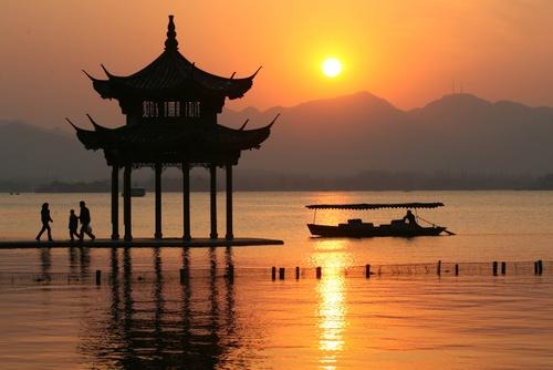 https://mdw-travel-data-us-east-1.s3.amazonaws.com/img/country/China/West-Lake/img_01.jpg