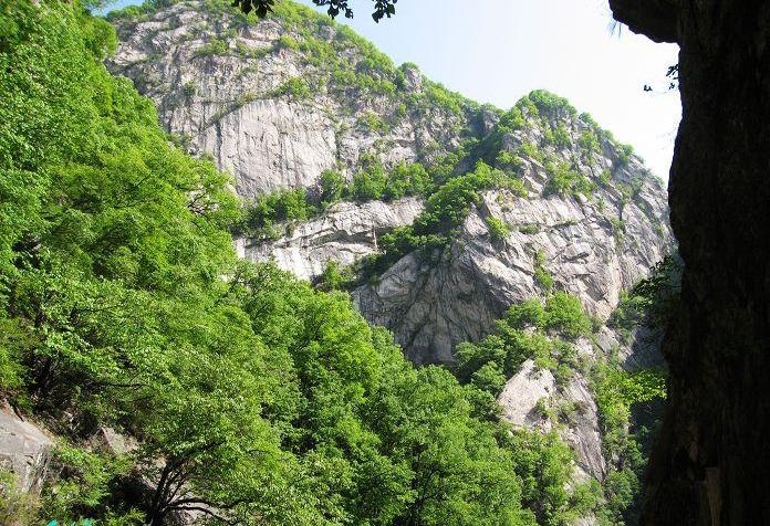 https://mdw-travel-data-us-east-1.s3.amazonaws.com/img/country/China/White-Cloud-Mountain/img_02.jpg
