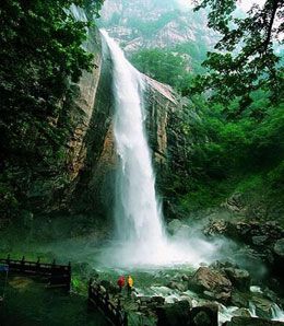 https://mdw-travel-data-us-east-1.s3.amazonaws.com/img/country/China/White-Cloud-Mountain/img_03.jpg