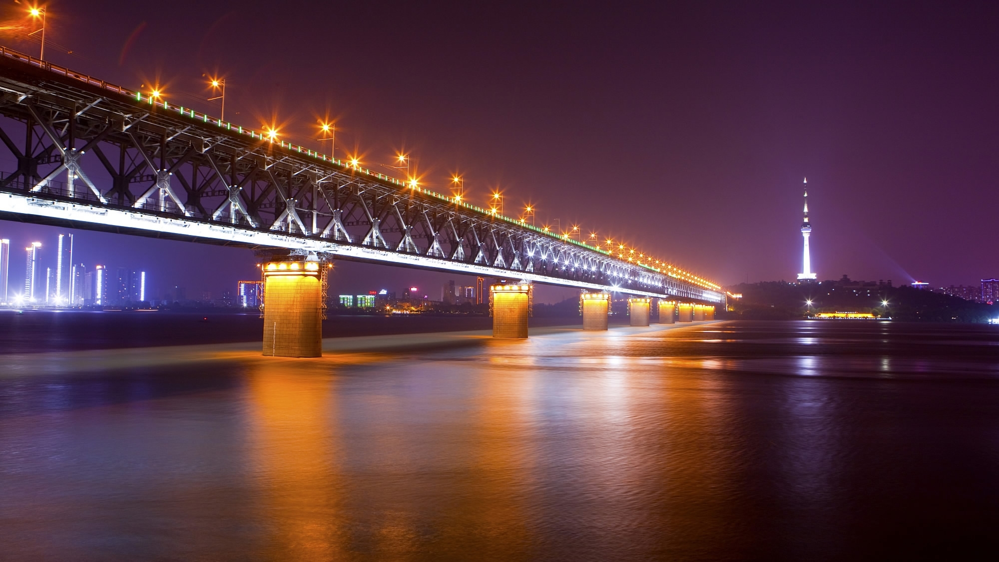 https://mdw-travel-data-us-east-1.s3.amazonaws.com/img/country/China/Wuhan-Yangtze-River-Bridge/img_01.jpg