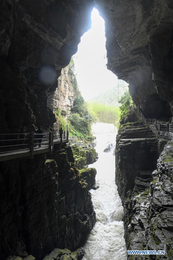 https://mdw-travel-data-us-east-1.s3.amazonaws.com/img/country/China/Xiangtangshan-Caves/img_01.jpg