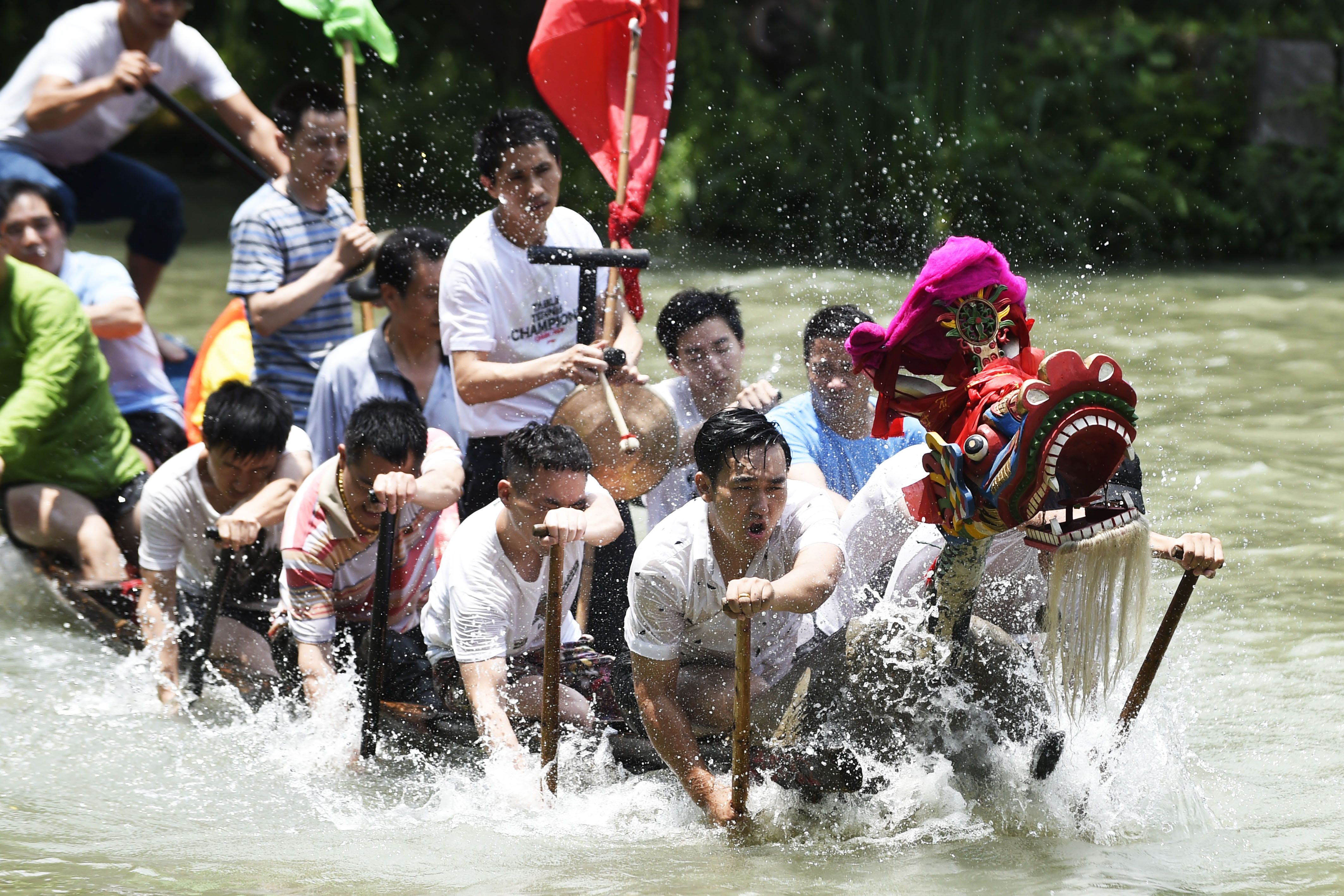 https://mdw-travel-data-us-east-1.s3.amazonaws.com/img/country/China/Xixi-Dragon-Boat-Festival/img_02.jpg