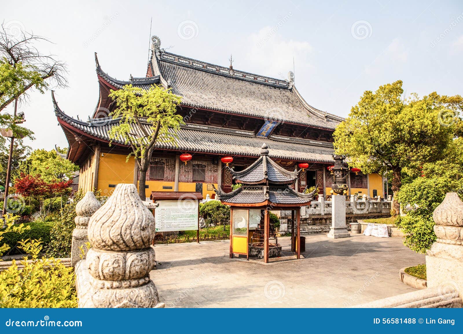 https://mdw-travel-data-us-east-1.s3.amazonaws.com/img/country/China/Xuanmiao-Temple/img_01.jpg