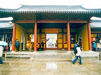 https://mdw-travel-data-us-east-1.s3.amazonaws.com/img/country/China/Xuanmiao-Temple/img_03.jpg