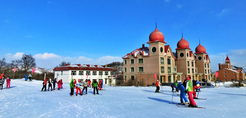 https://mdw-travel-data-us-east-1.s3.amazonaws.com/img/country/China/Yabuli-International-Ski-Resort/img_03.jpg
