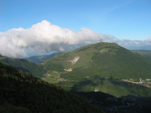 https://mdw-travel-data-us-east-1.s3.amazonaws.com/img/country/China/Yangmingshan-National-Park/img_03.jpg