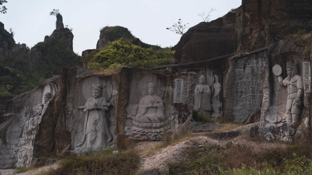 https://mdw-travel-data-us-east-1.s3.amazonaws.com/img/country/China/Yangshan-Stone-City/img_05.jpg