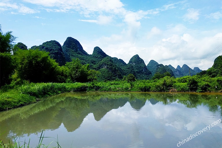 https://mdw-travel-data-us-east-1.s3.amazonaws.com/img/country/China/Yangshuo-Yulong-River/img_03.jpg