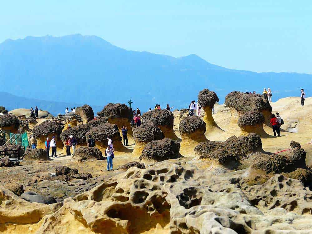 https://mdw-travel-data-us-east-1.s3.amazonaws.com/img/country/China/Yehliu-Geopark/img_01.jpg