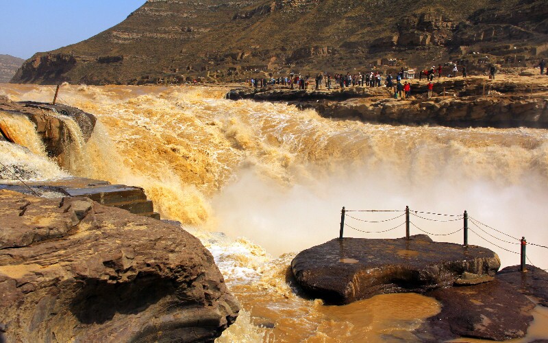 https://mdw-travel-data-us-east-1.s3.amazonaws.com/img/country/China/Yellow-River-Hukou-Waterfall/img_01.jpg