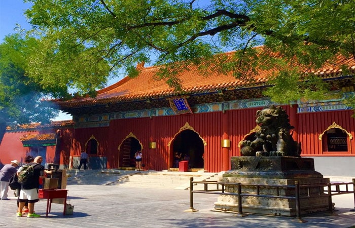 https://mdw-travel-data-us-east-1.s3.amazonaws.com/img/country/China/Yonghe-Temple/img_00.jpg