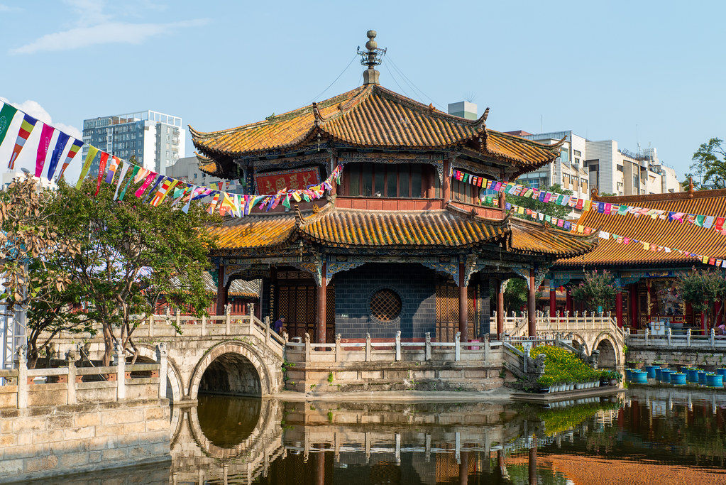 https://mdw-travel-data-us-east-1.s3.amazonaws.com/img/country/China/Yuantong-Temple/img_04.jpg