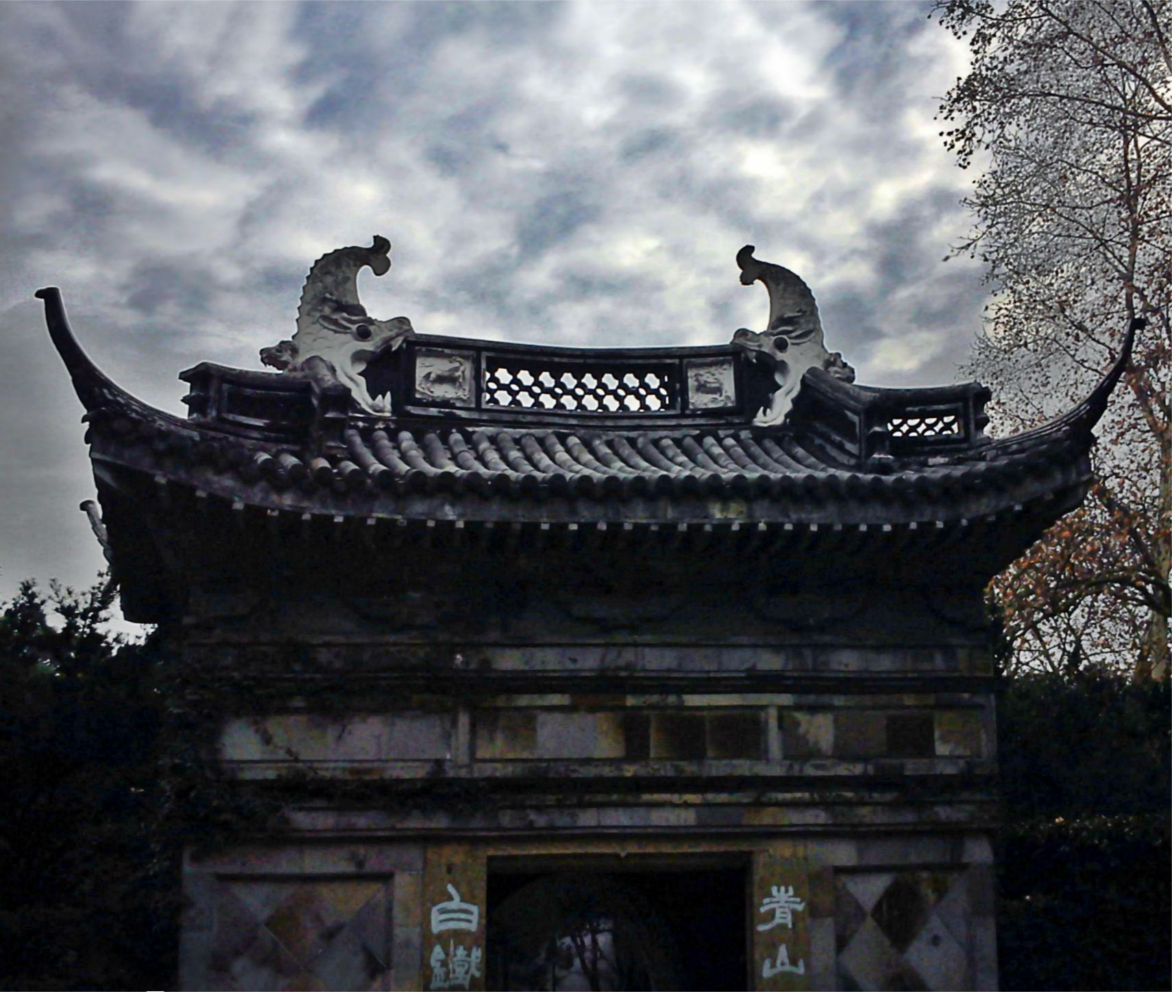 https://mdw-travel-data-us-east-1.s3.amazonaws.com/img/country/China/Yue-Fei-Temple/img_01.jpg
