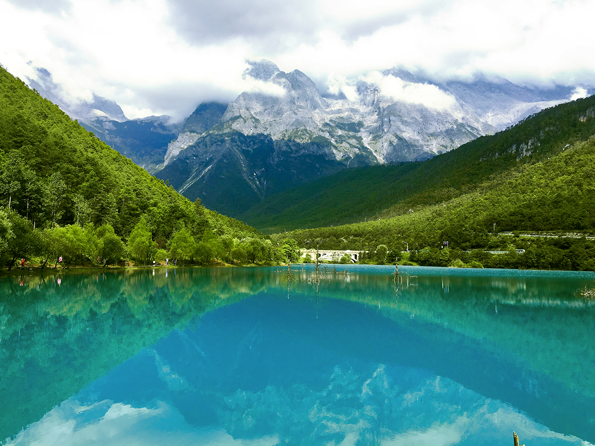 https://mdw-travel-data-us-east-1.s3.amazonaws.com/img/country/China/Yulong-Snow-Mountain/img_04.jpg