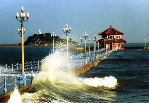 https://mdw-travel-data-us-east-1.s3.amazonaws.com/img/country/China/Zhanqiao-Pier/img_04.jpg
