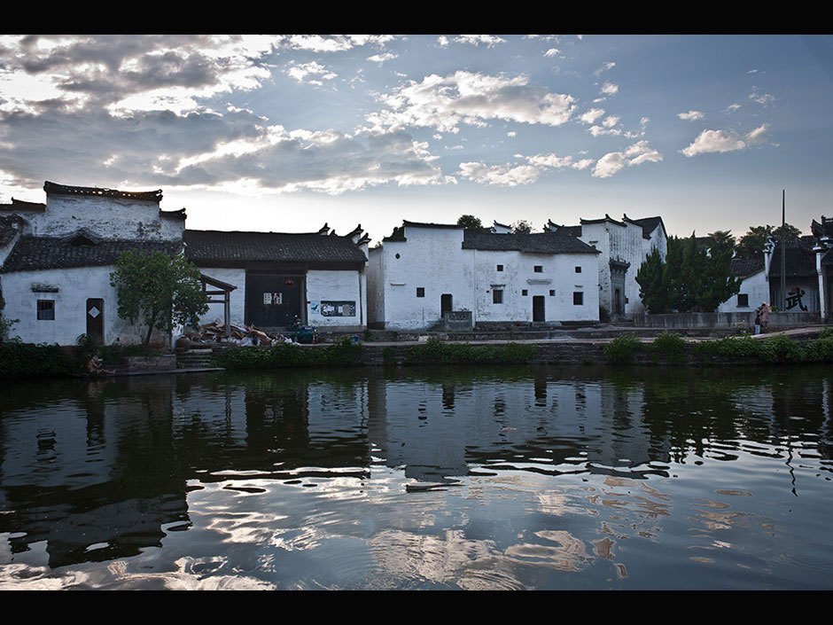 https://mdw-travel-data-us-east-1.s3.amazonaws.com/img/country/China/Zhuge-Bagua-Village--Zhuge-Village-/img_03.jpg
