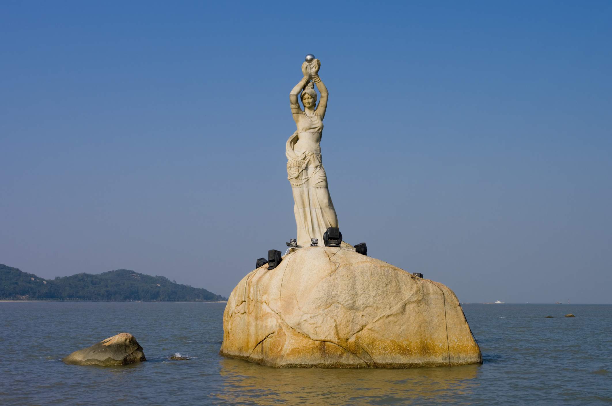 https://mdw-travel-data-us-east-1.s3.amazonaws.com/img/country/China/Zhuhai-Fisher-Girl/img_01.jpg