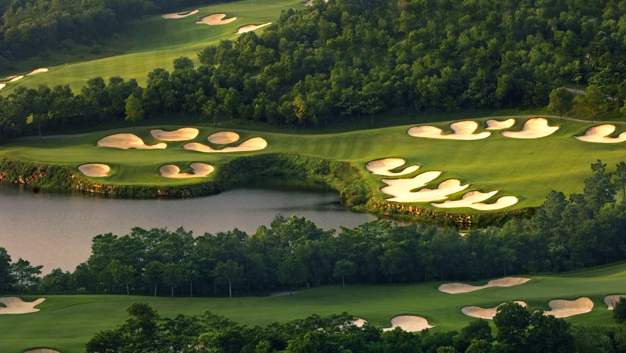 https://mdw-travel-data-us-east-1.s3.amazonaws.com/img/country/China/Zhuhai-International-Golf-Course/img_02.jpg