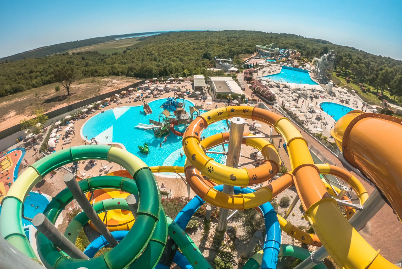https://mdw-travel-data-us-east-1.s3.amazonaws.com/img/country/Croatia/Aquapark-Dalmatia/img_01.jpg
