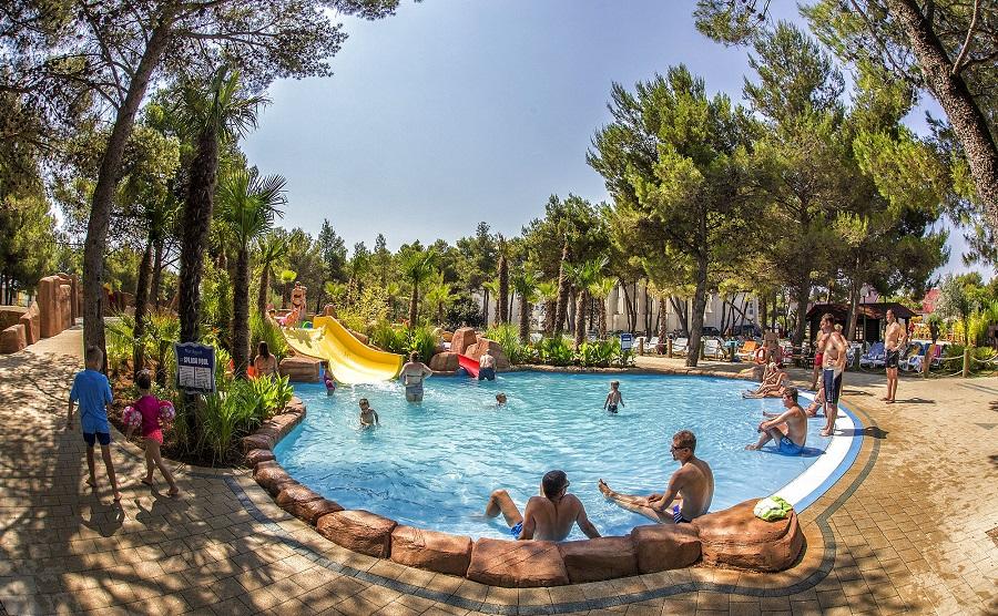 https://mdw-travel-data-us-east-1.s3.amazonaws.com/img/country/Croatia/Aquapark-Dalmatia/img_02.jpg