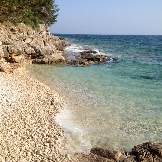 https://mdw-travel-data-us-east-1.s3.amazonaws.com/img/country/Croatia/Artatore-Beach/img_01.jpg