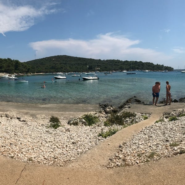https://mdw-travel-data-us-east-1.s3.amazonaws.com/img/country/Croatia/Artatore-Beach/img_02.jpg
