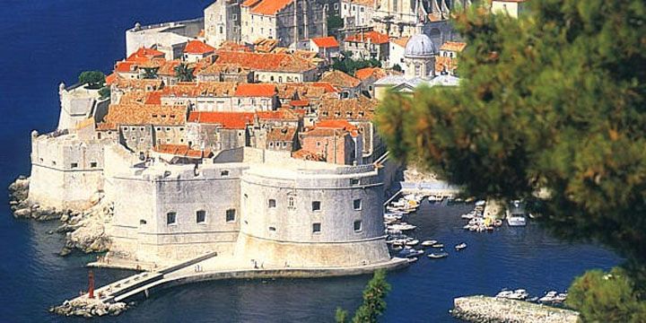 https://mdw-travel-data-us-east-1.s3.amazonaws.com/img/country/Croatia/Baracevi-Dvori/img_02.jpg