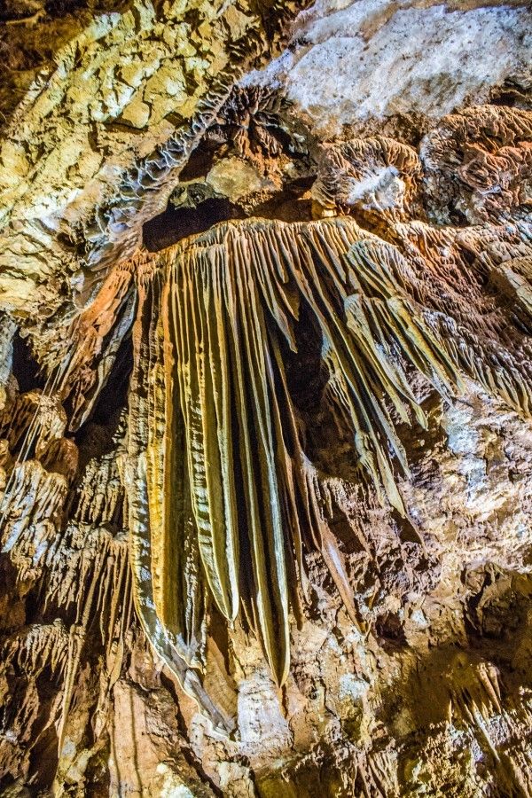https://mdw-travel-data-us-east-1.s3.amazonaws.com/img/country/Croatia/Baredine-Cave/img_02.jpg