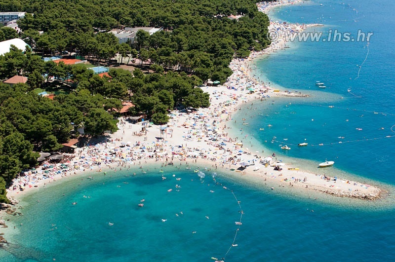 https://mdw-travel-data-us-east-1.s3.amazonaws.com/img/country/Croatia/Beach-Makarska/img_01.jpg