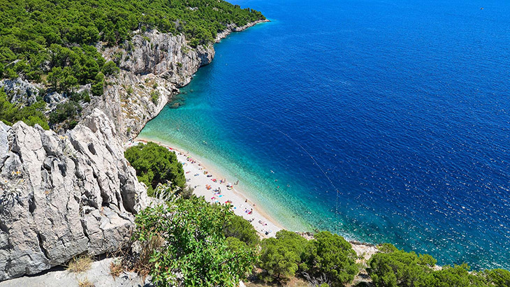 https://mdw-travel-data-us-east-1.s3.amazonaws.com/img/country/Croatia/Beach-Makarska/img_02.jpg