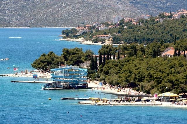 https://mdw-travel-data-us-east-1.s3.amazonaws.com/img/country/Croatia/Beach-Medena/img_02.jpg