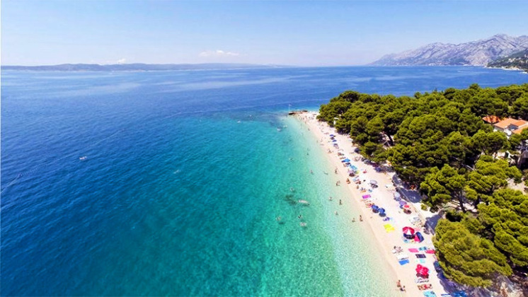 https://mdw-travel-data-us-east-1.s3.amazonaws.com/img/country/Croatia/Beach-Punta-Rata/img_00.jpg