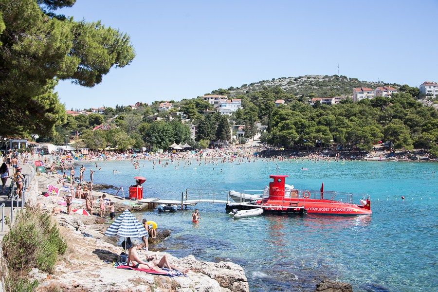 https://mdw-travel-data-us-east-1.s3.amazonaws.com/img/country/Croatia/Beach-Slanica/img_01.jpg