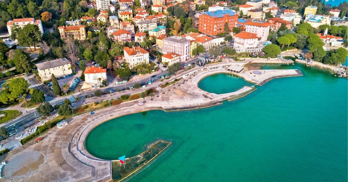 https://mdw-travel-data-us-east-1.s3.amazonaws.com/img/country/Croatia/Beach-Slanica/img_03.jpg