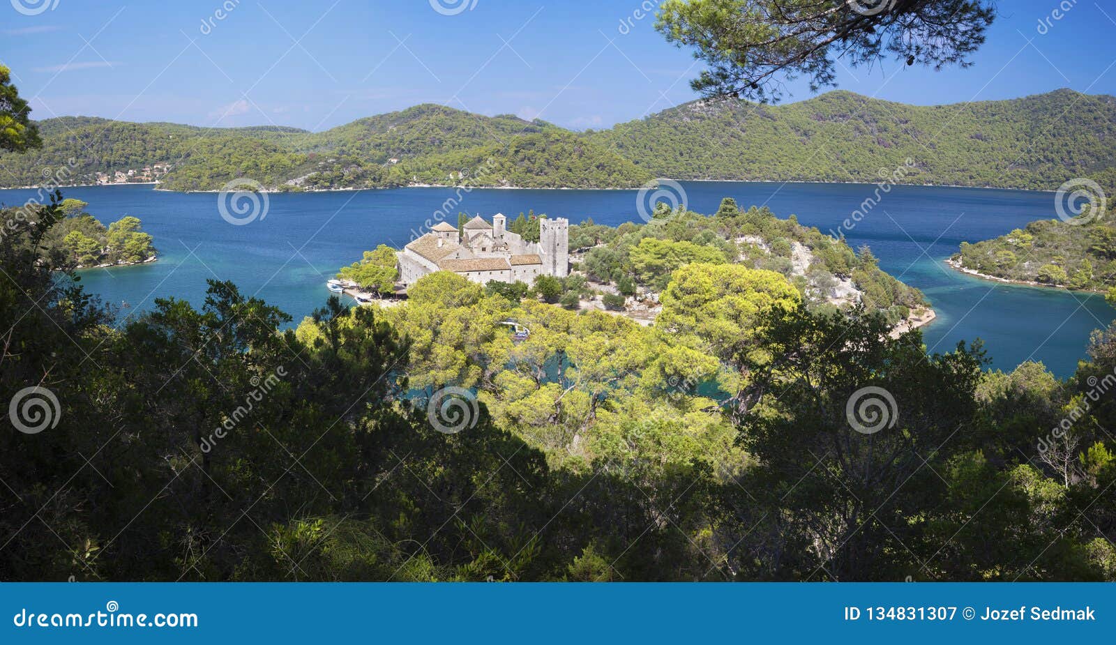 https://mdw-travel-data-us-east-1.s3.amazonaws.com/img/country/Croatia/Benedictine-Convent-of-St-Mary/img_02.jpg