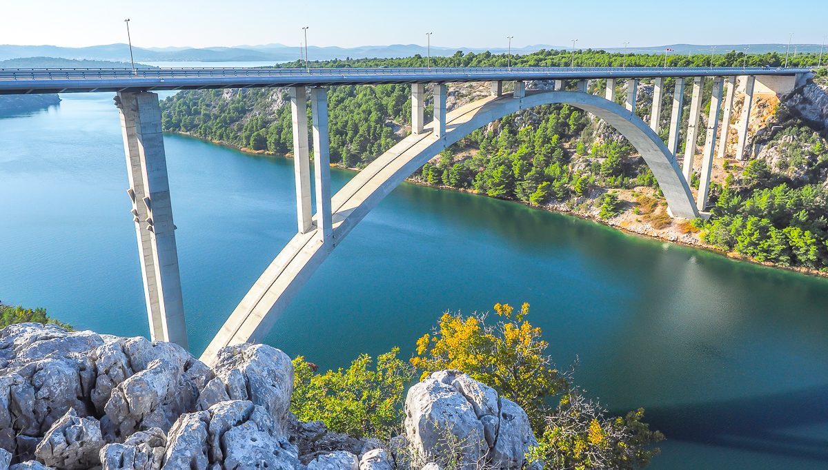https://mdw-travel-data-us-east-1.s3.amazonaws.com/img/country/Croatia/Bibich-Winery/img_01.jpg