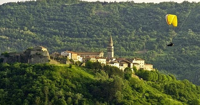 https://mdw-travel-data-us-east-1.s3.amazonaws.com/img/country/Croatia/Buzet-Old-Town/img_03.jpg