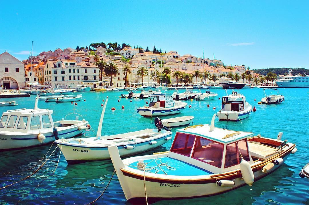 https://mdw-travel-data-us-east-1.s3.amazonaws.com/img/country/Croatia/Carpe-Diem-Beach/img_01.jpg