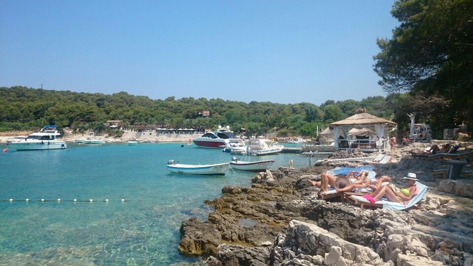 https://mdw-travel-data-us-east-1.s3.amazonaws.com/img/country/Croatia/Carpe-Diem-Beach/img_02.jpg